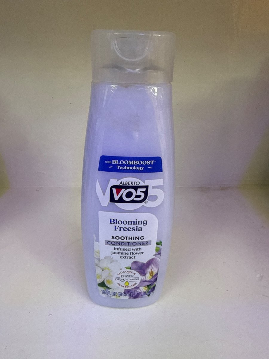 VO5 conditioner blooming freesia