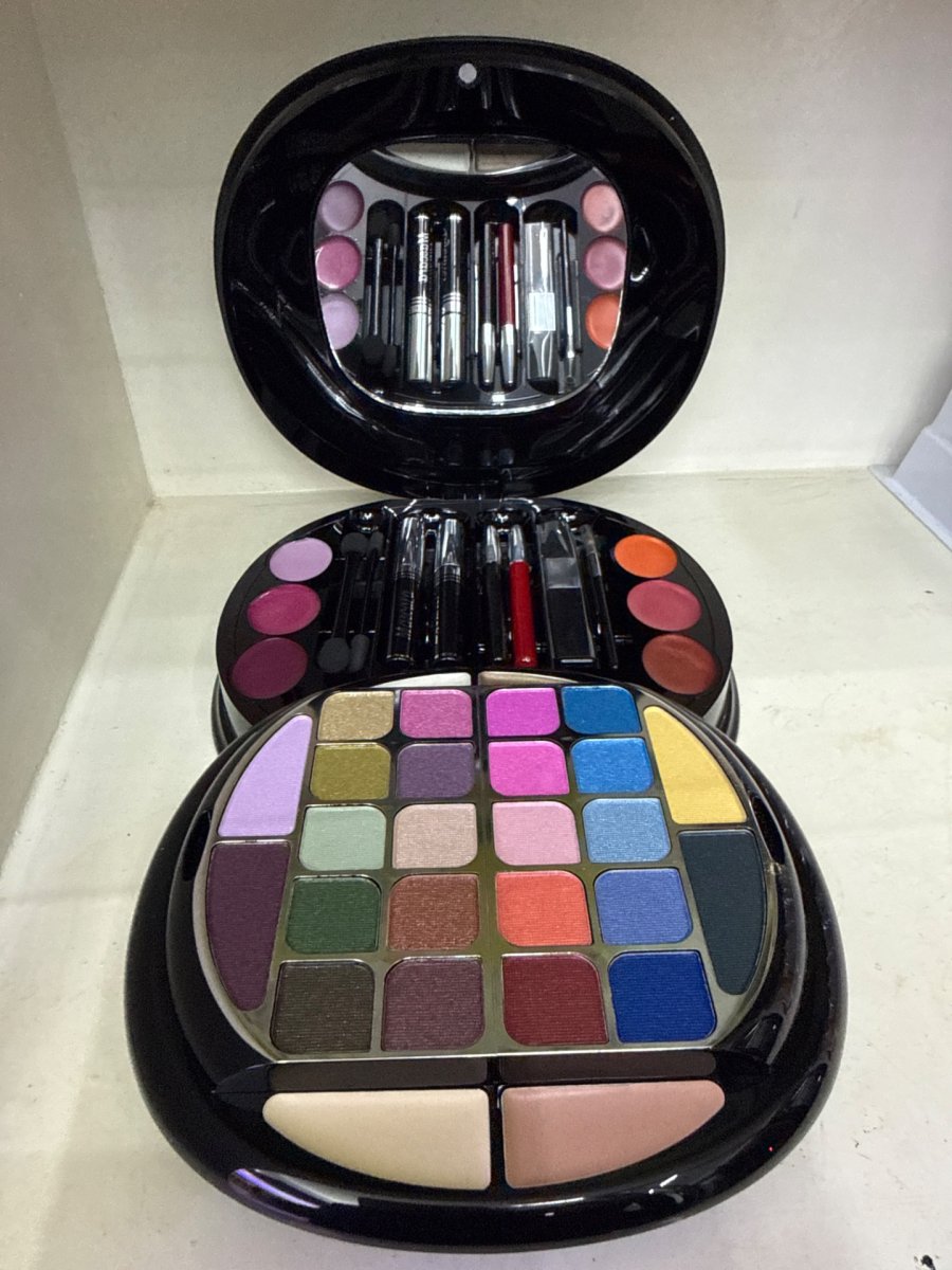 BR deluxe makeup palette 63 couleurs COLOR INTENSITY