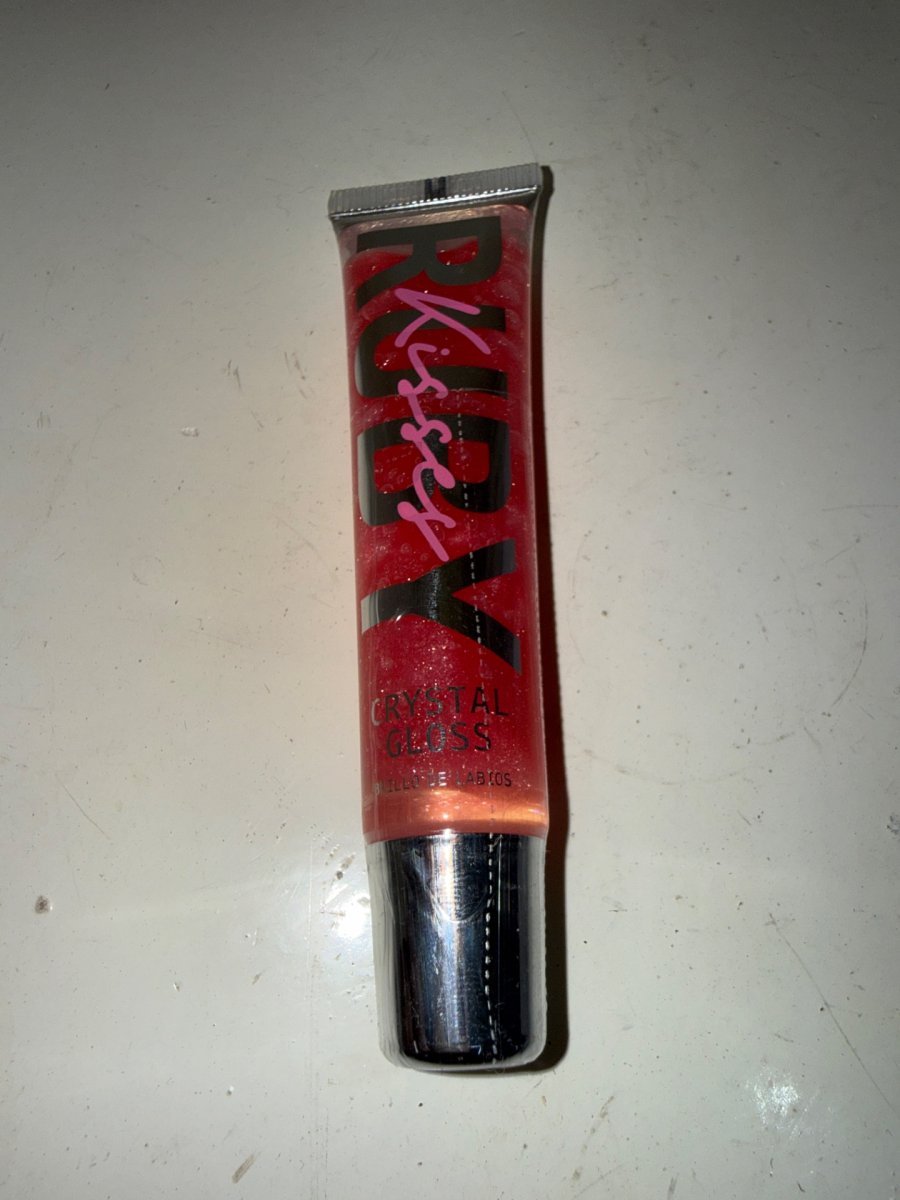 Ruby kisses Berry Rich TLG24