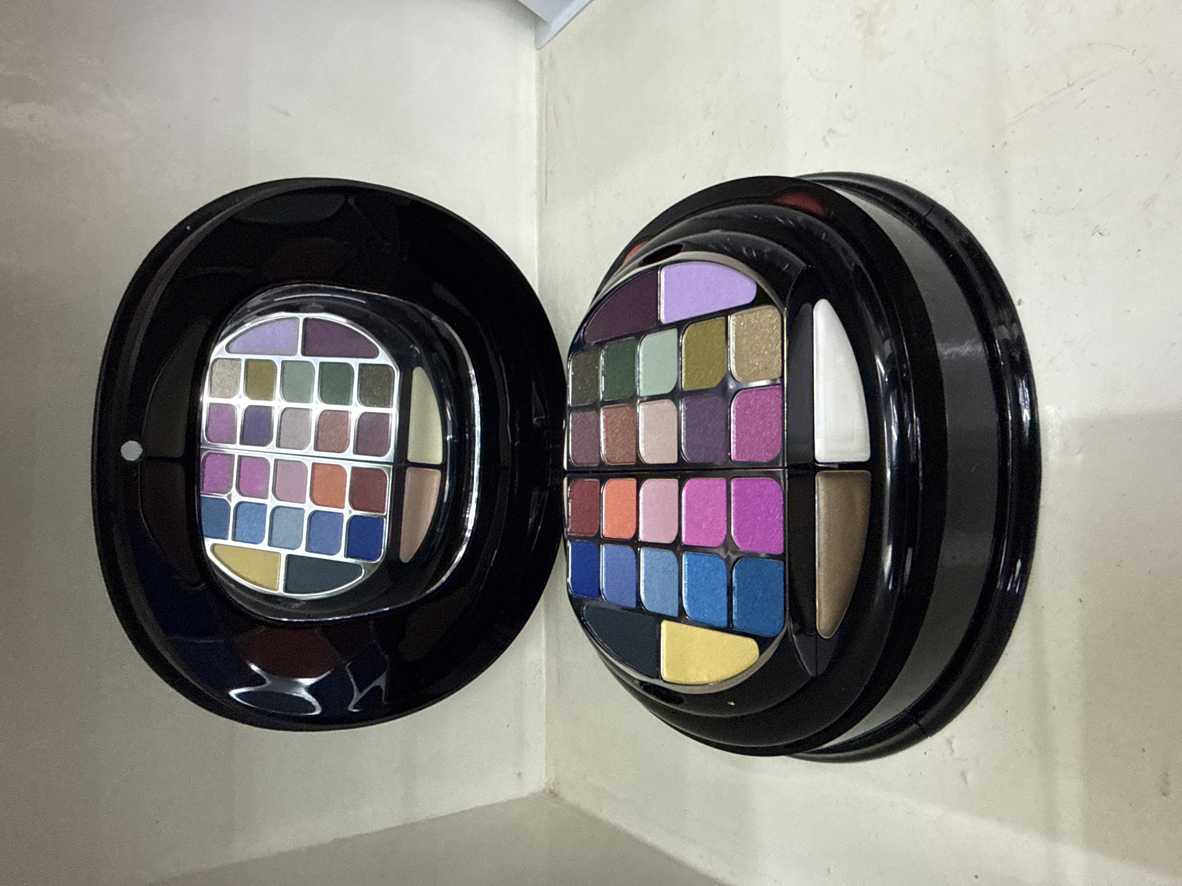 BR deluxe makeup palette 63 couleurs COLOR INTENSITY